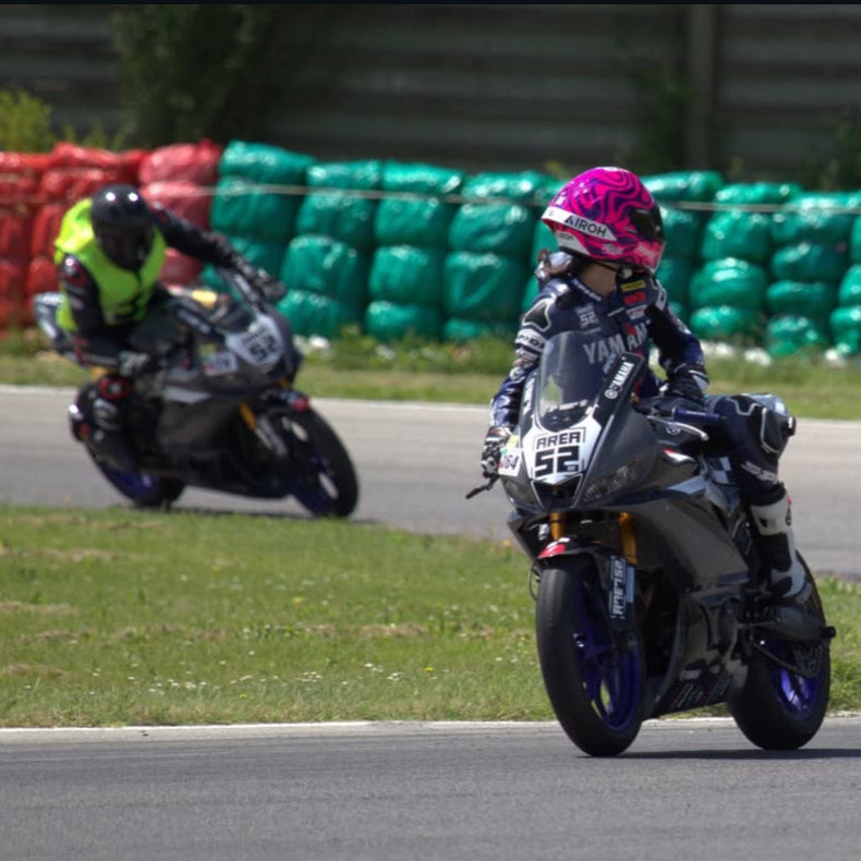 Corso di guida ONE TO ONE con R3 o moto propria 300cc – AREA 52 RACING